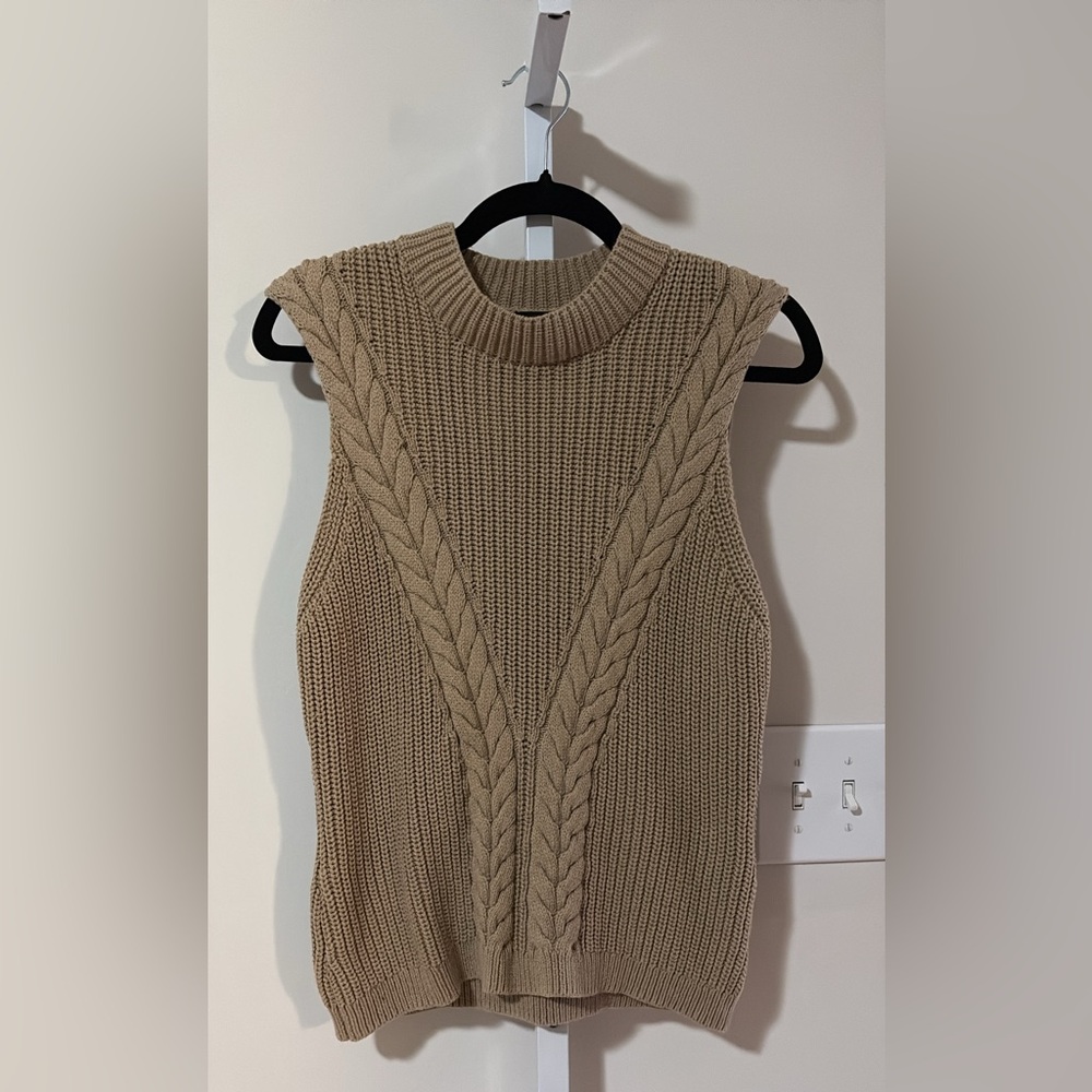 Crewneck Cable Knit Sleeveless Sweater Vest in Tan